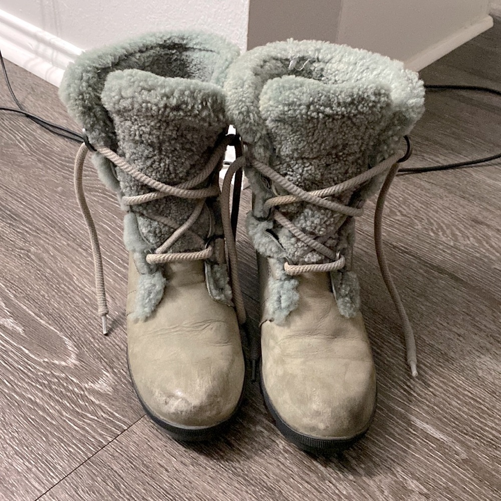 RARE Sorel shearling wedge
